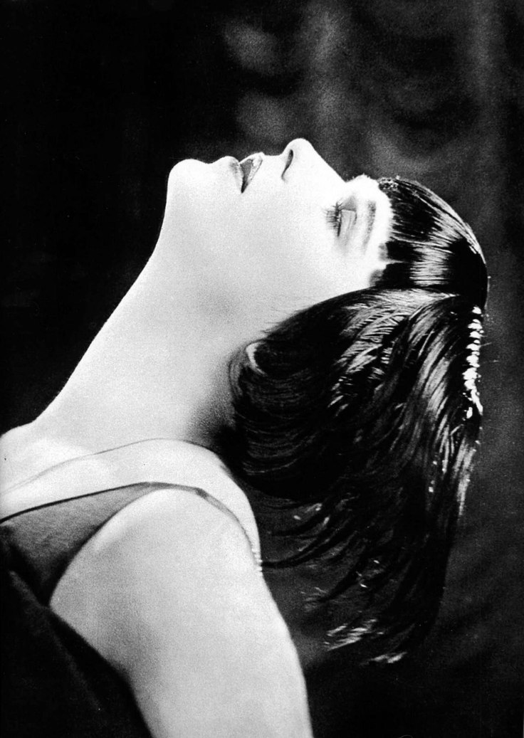 Beautiful portrait of Louise Brooks showing her iconic Bob Cut, 1920s