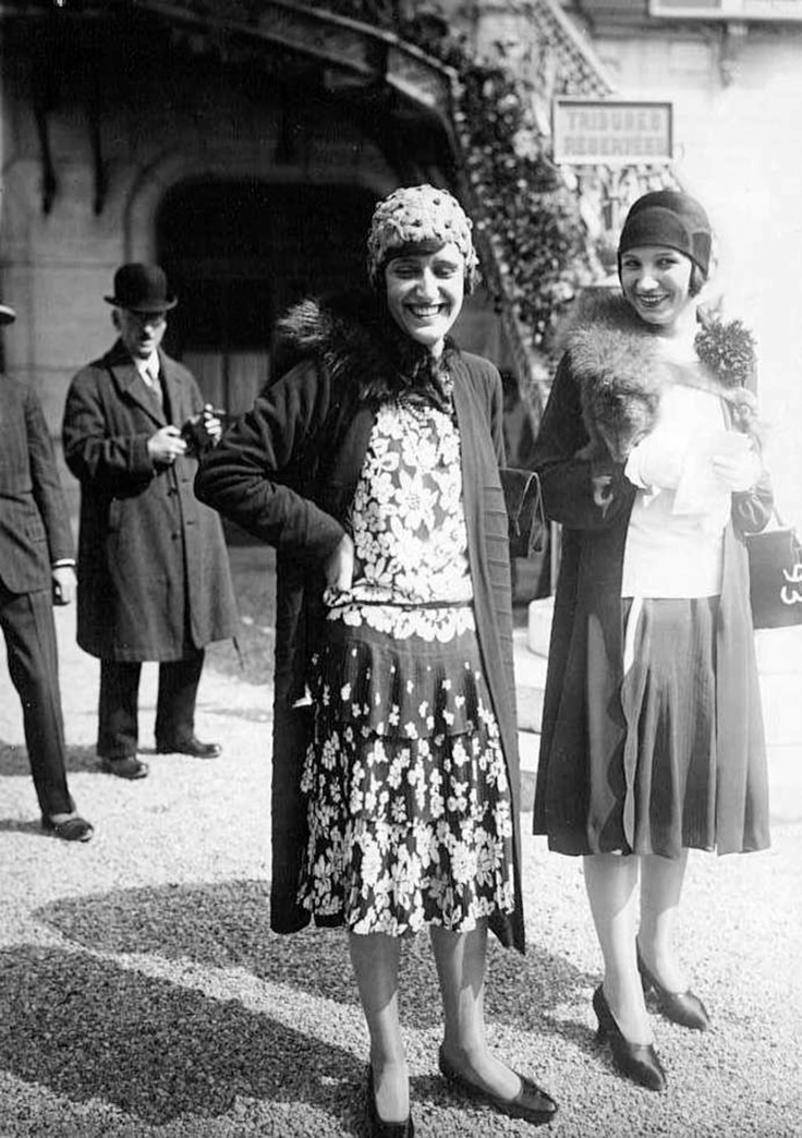 Two gorgeous, smiling 1920s girls. Found on sydneyflapper.tumblr.com